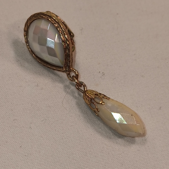 Women's faux pearl earrings - Picture 2 of 3